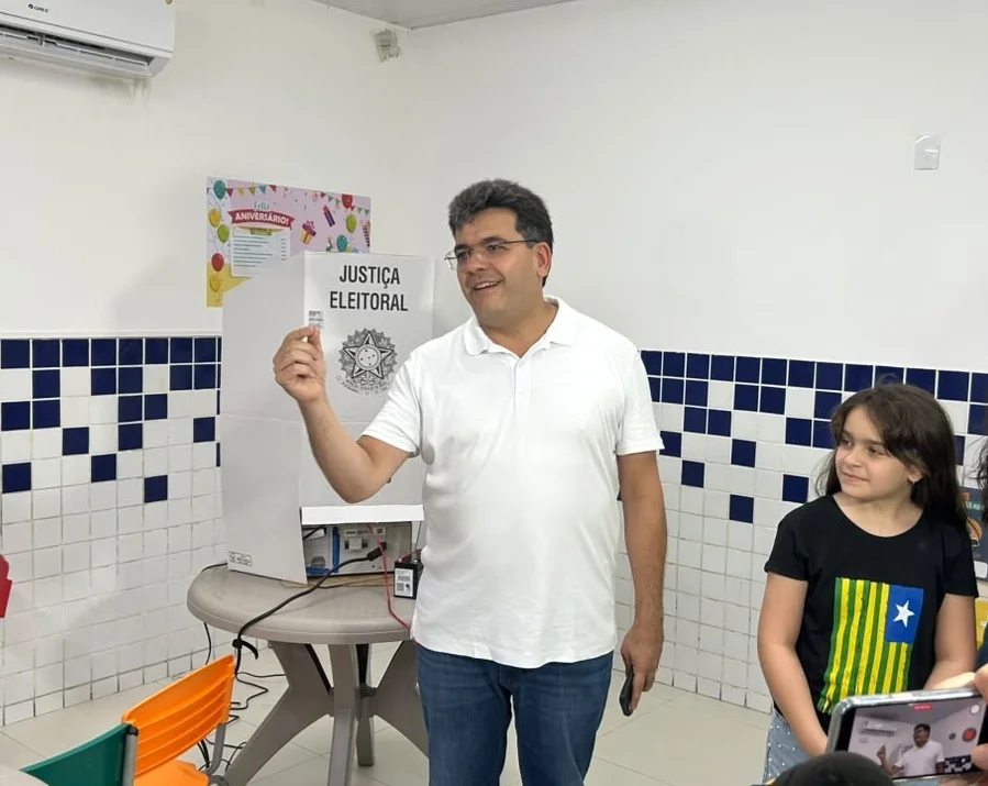 O governador votou pela manhã